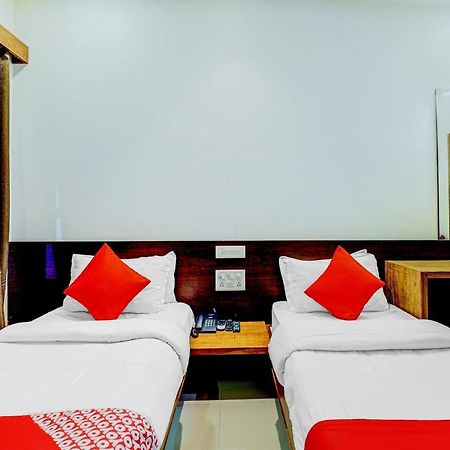 Oyo 77491 Hotel Shreenath Valsad Luaran gambar