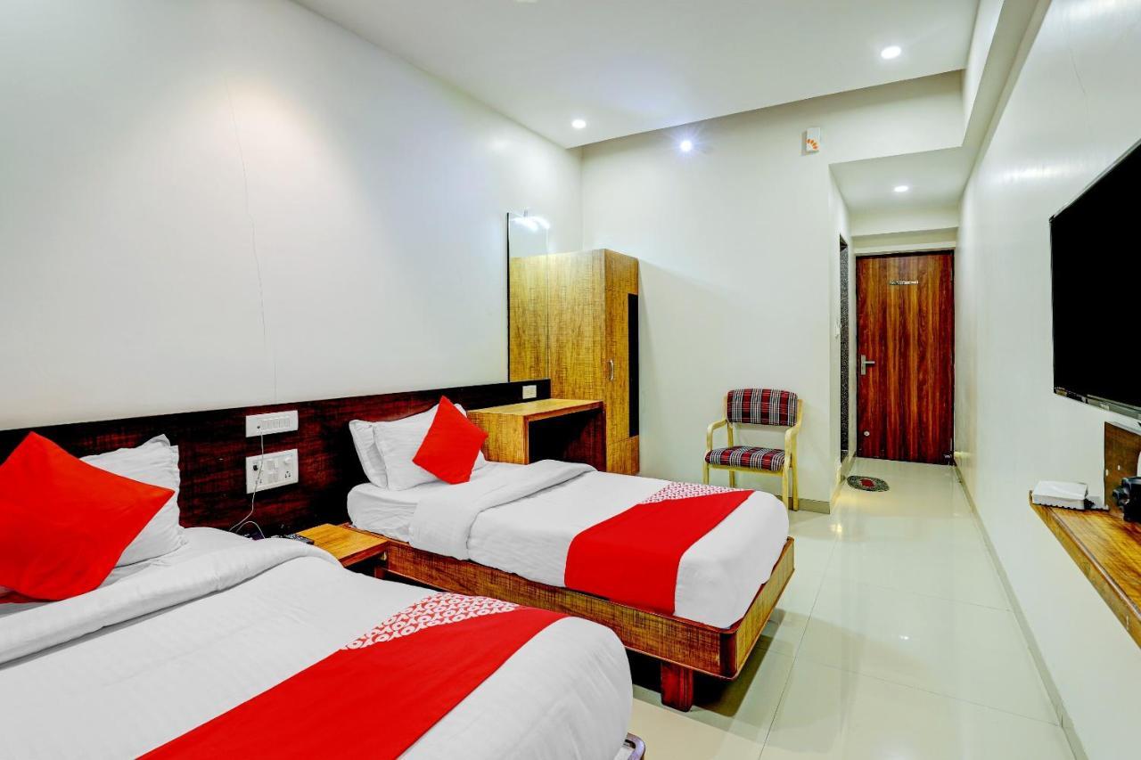 Oyo 77491 Hotel Shreenath Valsad Luaran gambar