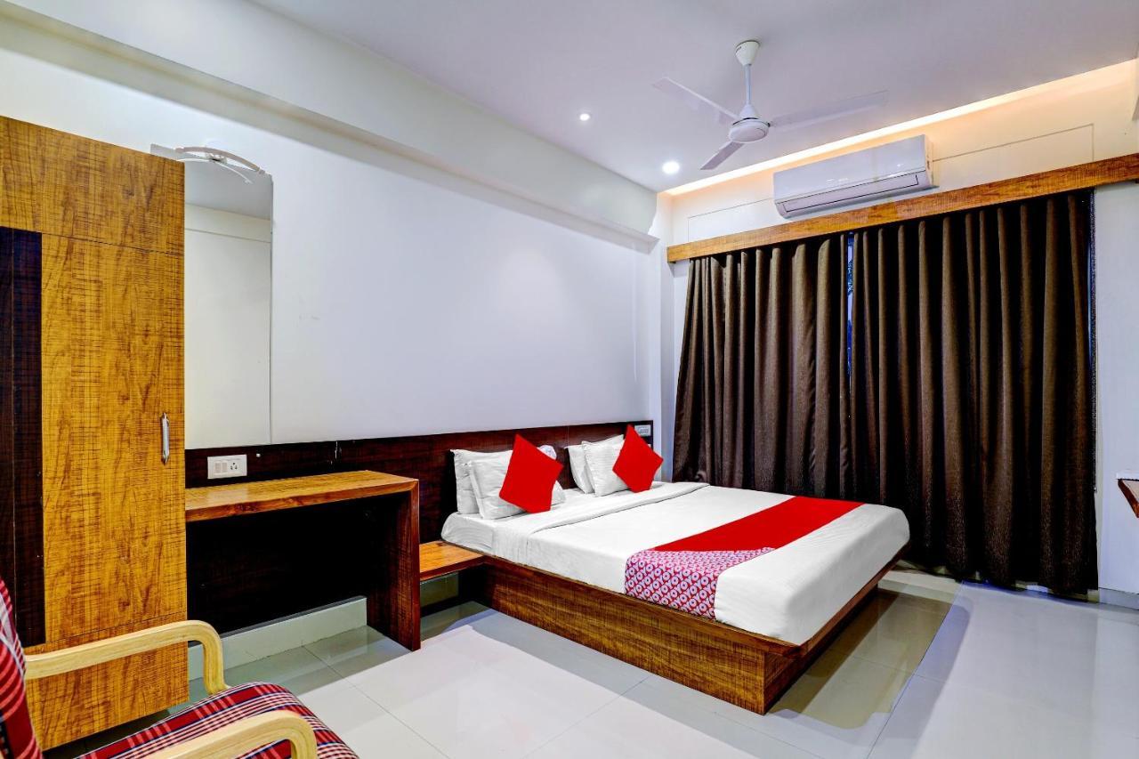 Oyo 77491 Hotel Shreenath Valsad Luaran gambar