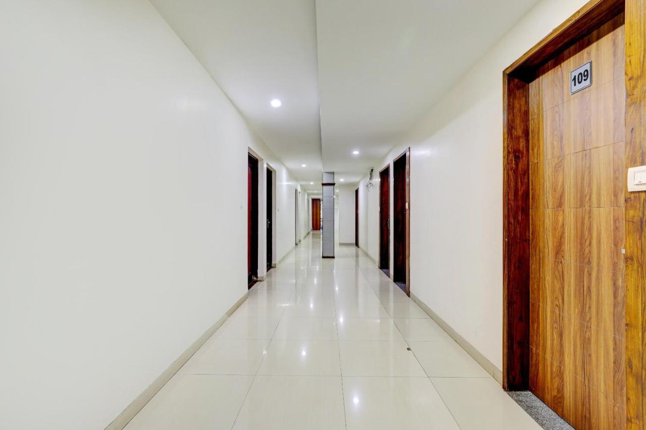 Oyo 77491 Hotel Shreenath Valsad Luaran gambar