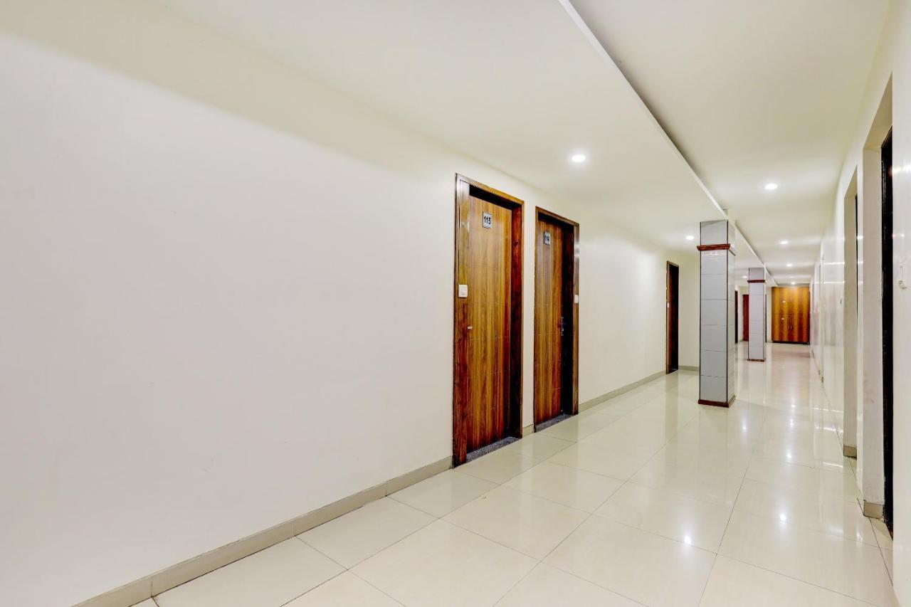 Oyo 77491 Hotel Shreenath Valsad Luaran gambar