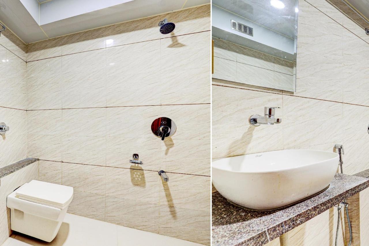 Oyo 77491 Hotel Shreenath Valsad Luaran gambar