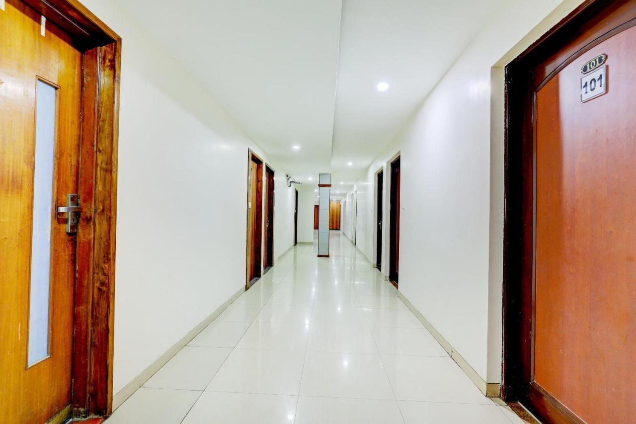 Oyo 77491 Hotel Shreenath Valsad Luaran gambar